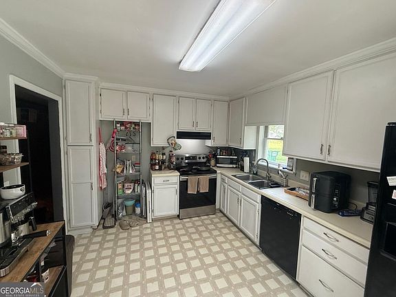 5th image of 302 James Pl