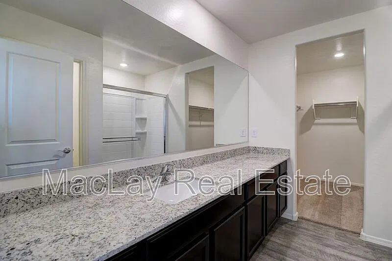 3 bed, 2.0 bath, 1560 sqft, $1,725 — Photo 4