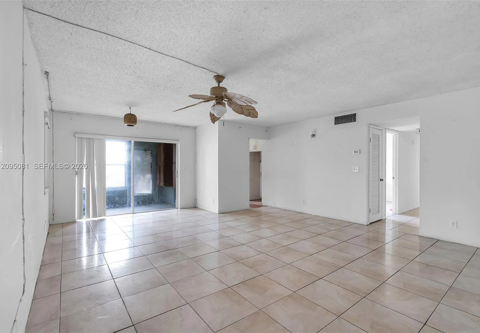 4047 NW 16th St — Photo 3