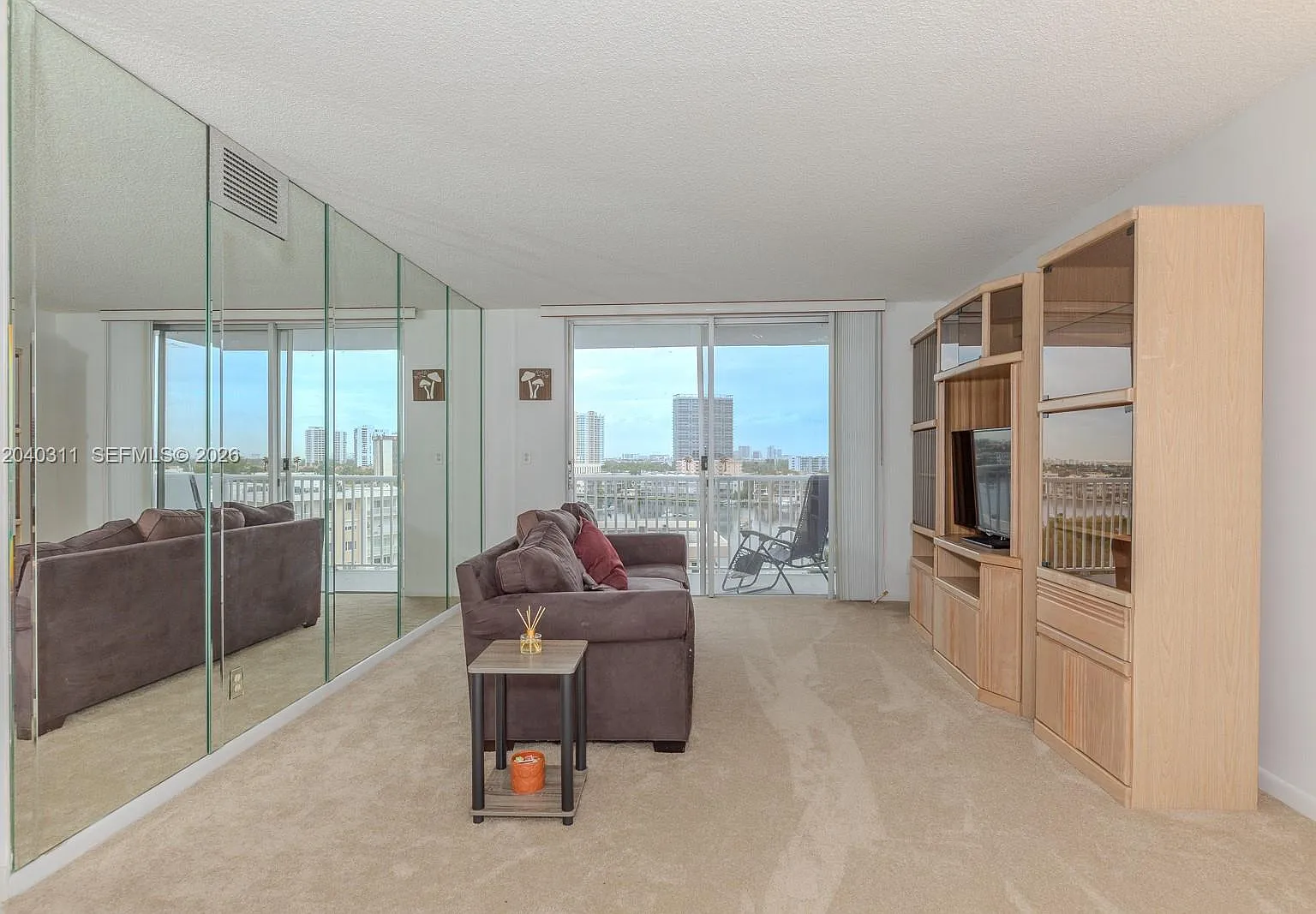 Golden Surf Towers Condo — Photo 3