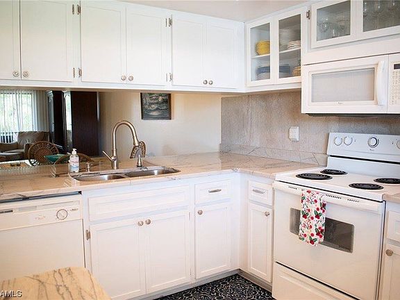 4th image of 5704 Foxlake Dr APT 3