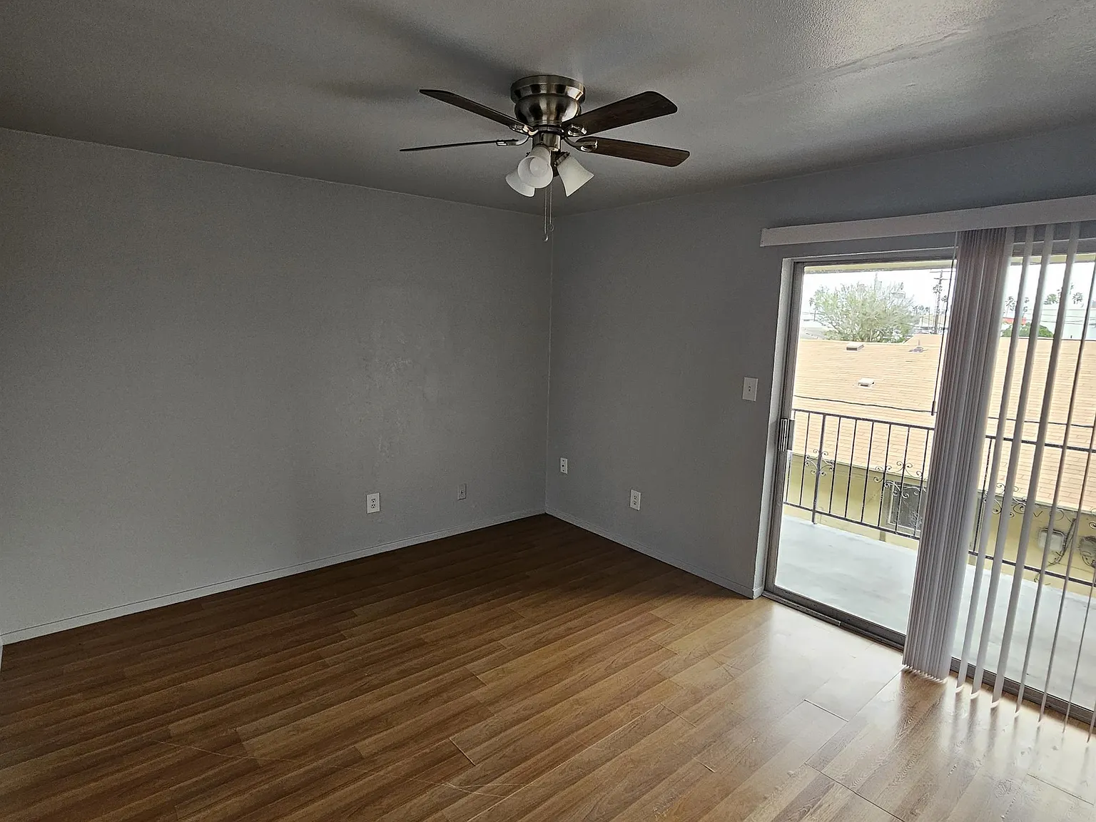 1108 Fern Apts — Photo 4