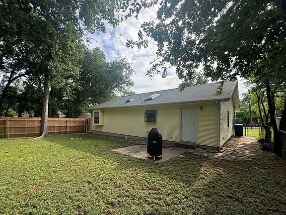 4th image of 1291 Edgewater Fls