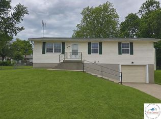 811 Schroeder Dr, Tipton, MO 65081
