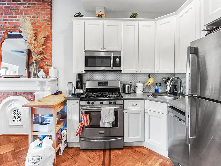 1170 Dean St #4 — Photo 3