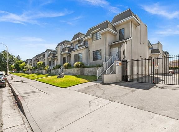 2nd image of 14500 Van Nuys Blvd Unit 1