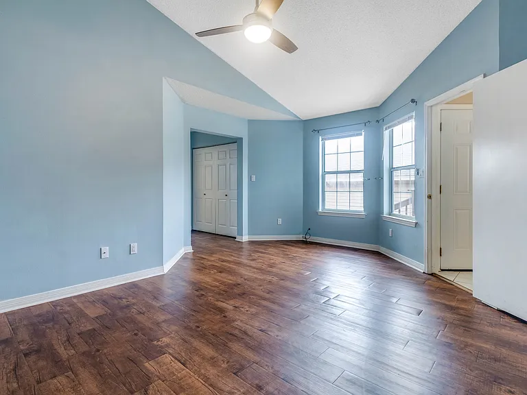 2060 Cambridge Cir — Photo 23