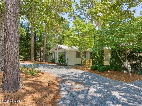 2670 Longleaf Drive SW, Pinehurst, NC 28374