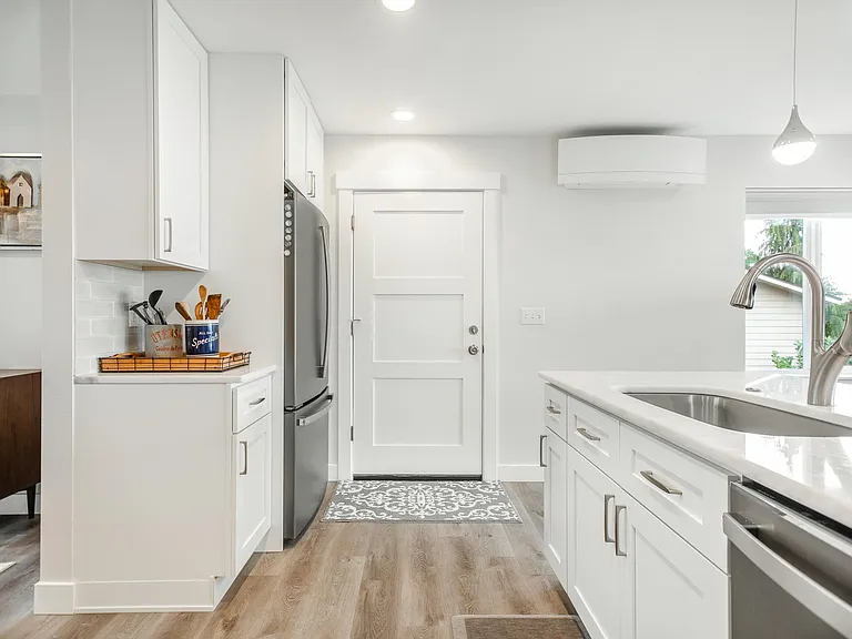 1517 SE Camano Dr — Photo 10