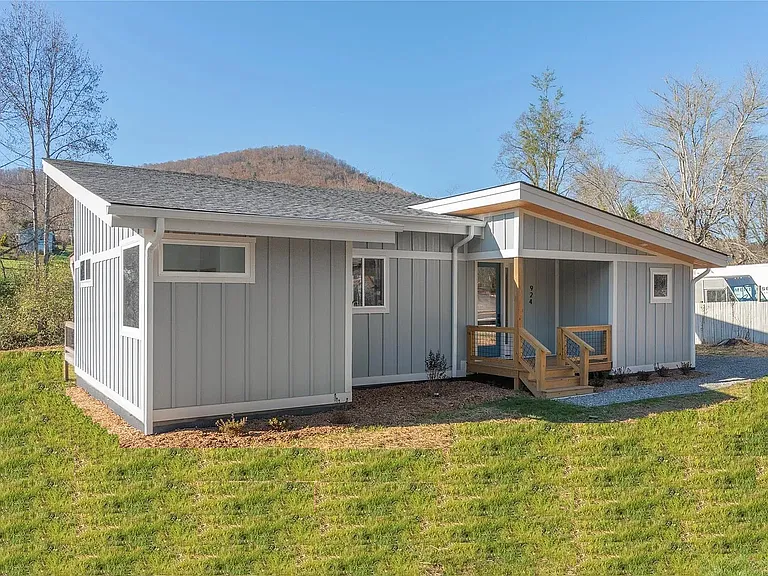 924 Riceville Rd — Photo 18