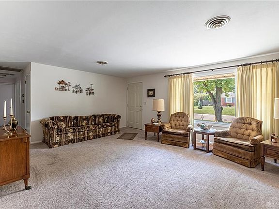 3rd image of 233 Martha Ave