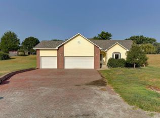 56302 220th St, Glenwood, IA 51534