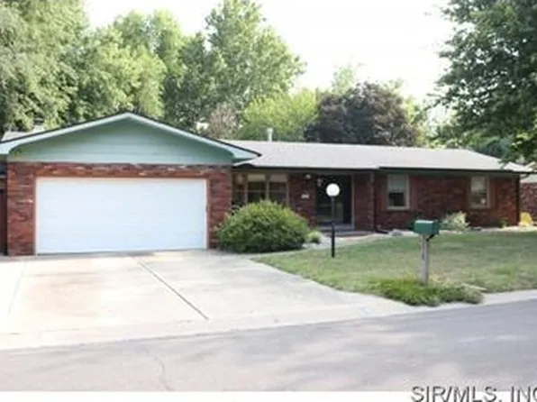 338 Sherwood Dr, Glen Carbon, IL 62034