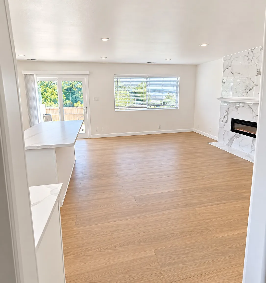 3 bed, 1062 sqft, $3,695 — Photo 2