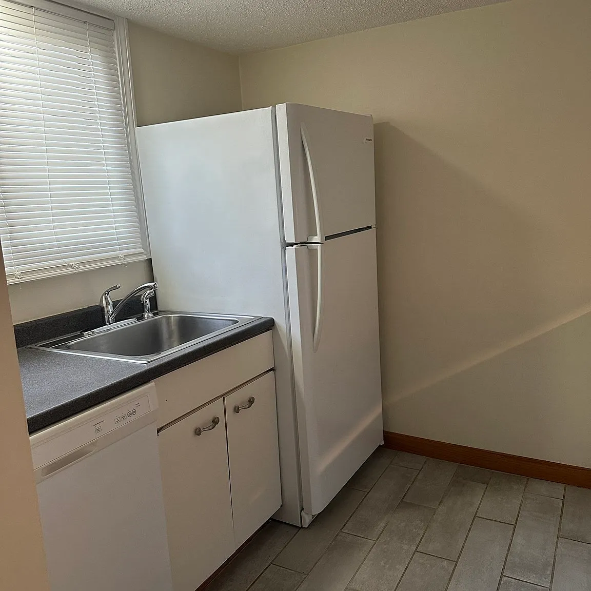 2 bed, 1.5 bath, 1074 sqft, $2,300 — Photo 4