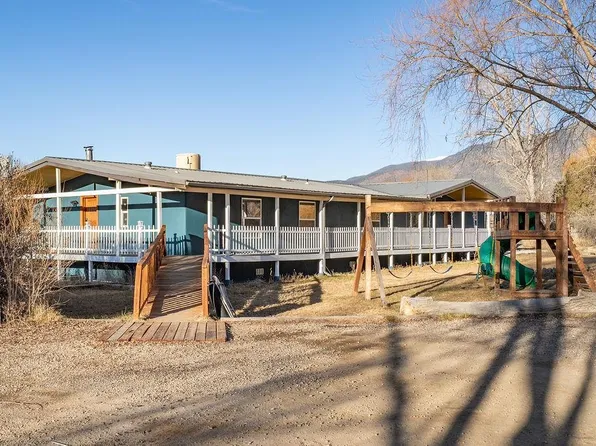27 N Bosque Rd, Questa, NM 87556