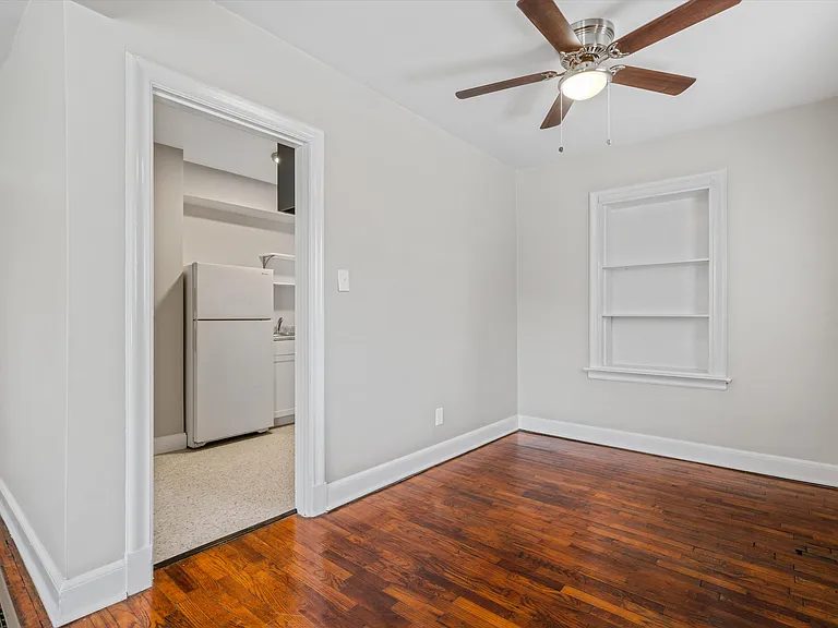 711 Goodman St — Photo 3