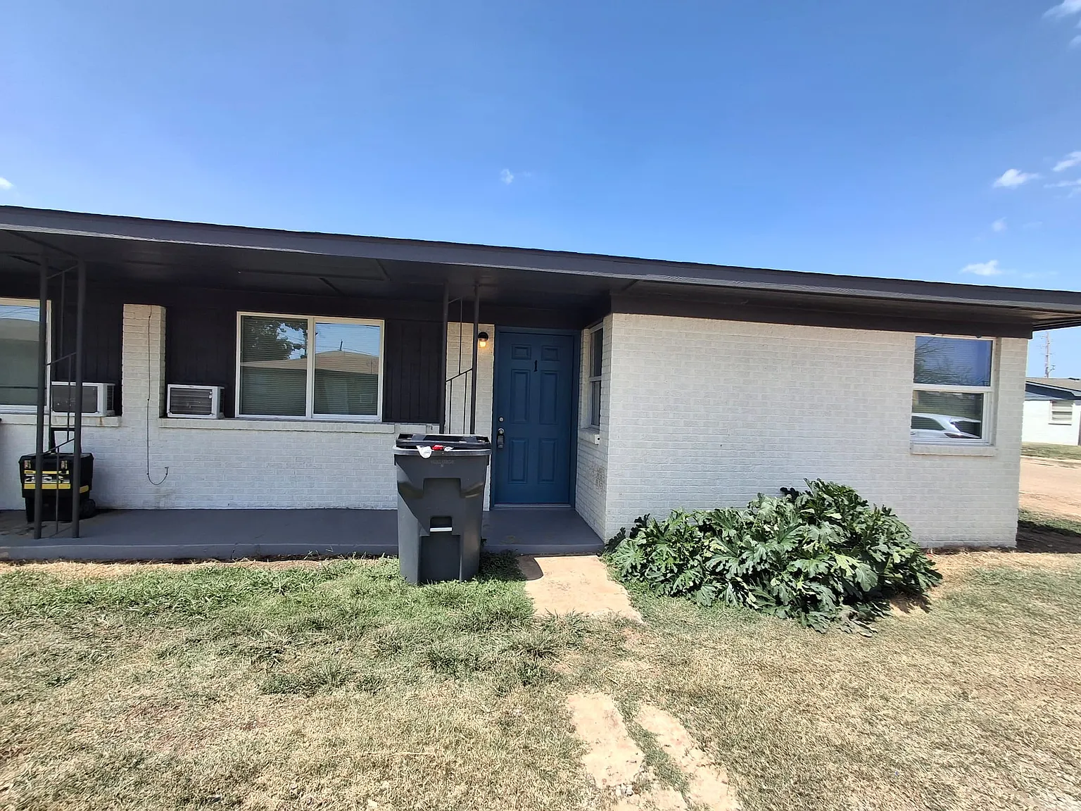 2 bed, 945 sqft, $850 — Photo 1