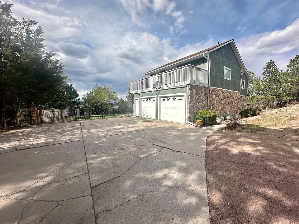1st image of 1020 Point Of The Pines Dr