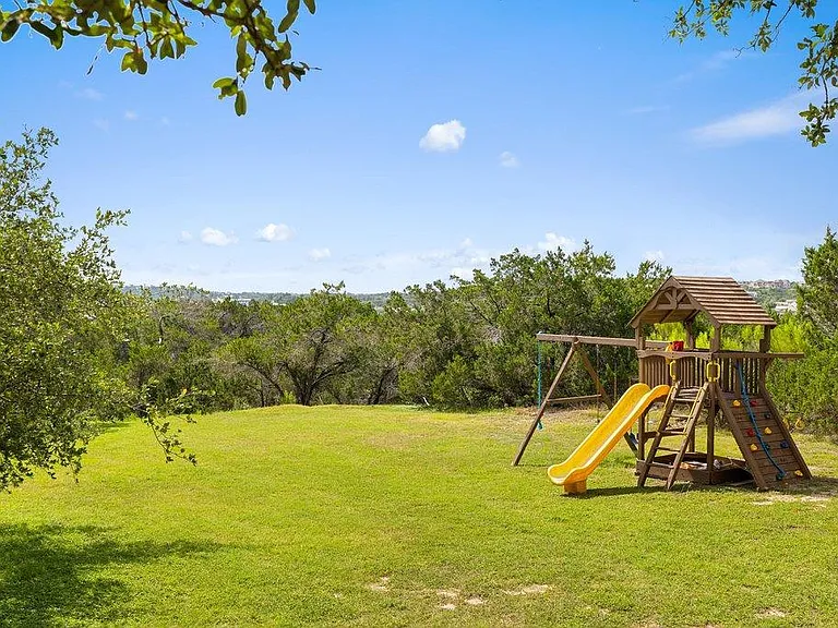 17133 Majestic Ridge Rd — Photo 35