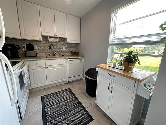 4th image of 118 Normandy Ln #C