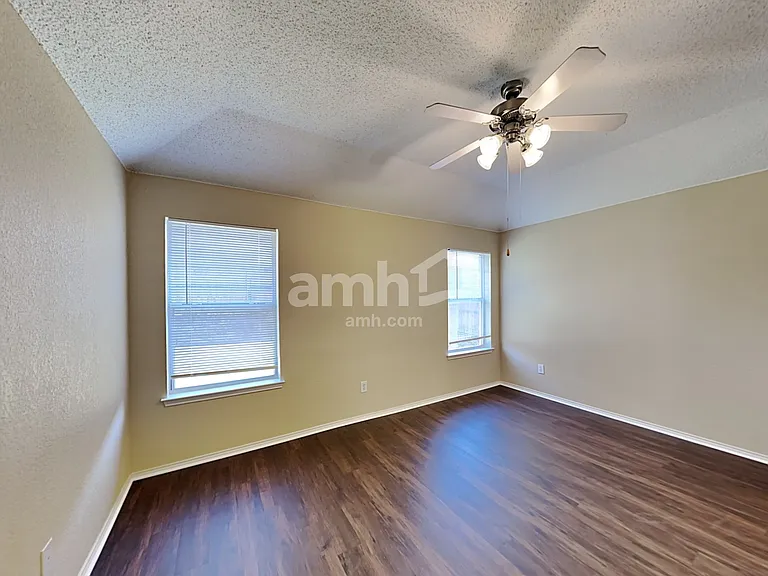904 Crowder Dr — Photo 11