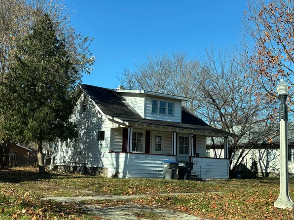 614 N 4th St, Sturgis, MI 49091