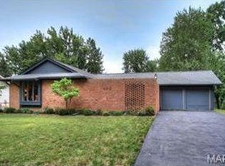 402 Kingridge Dr, Ballwin, MO 63011