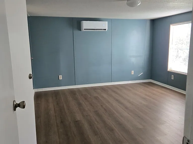 595 Maxanna Ave — Photo 5