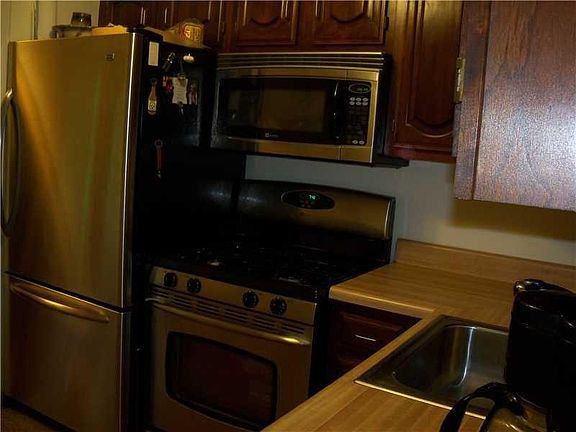 3rd image of 417 Lincolnshire Dr