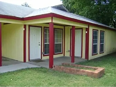 1613 Walton Walker Drive - A — Photo 1