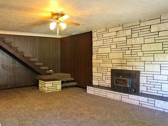 4th image of 323 N 61st Ave