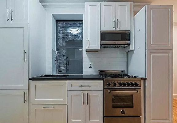 4th image of 512 E 81st St #4B