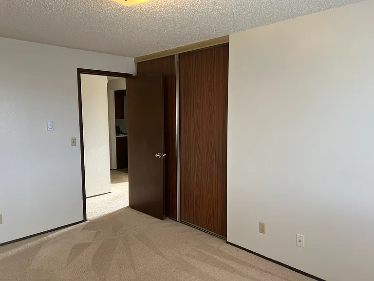 220 N 15th St #8 — Photo 9