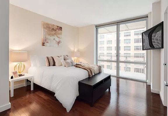 4th image of 225 E 34th St APT 12G