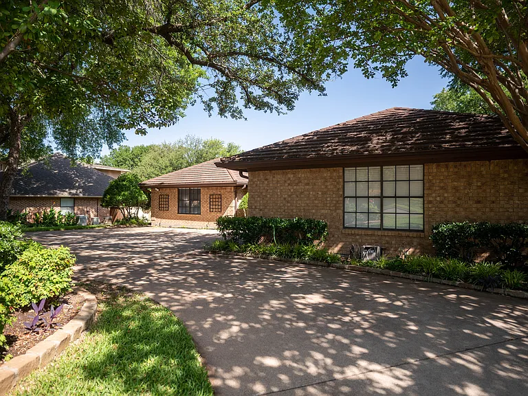 6309 Riviera Dr — Photo 55