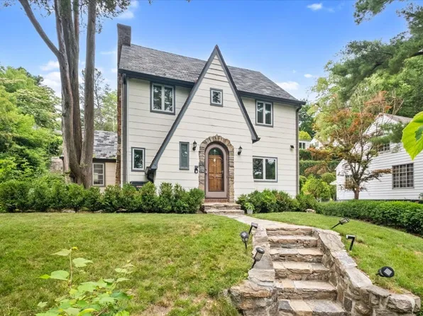 1187 Post Rd, Scarsdale, NY 10583
