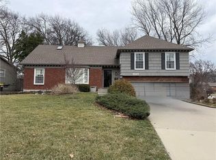 9249 Switzer St, Overland Park, KS 66214