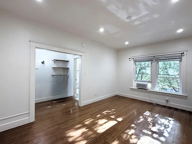 325 W 3rd St #208 — Photo 3