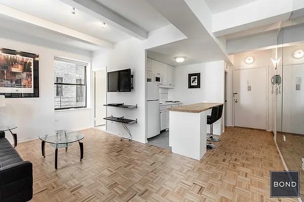 Rented by Bond New York | media 37