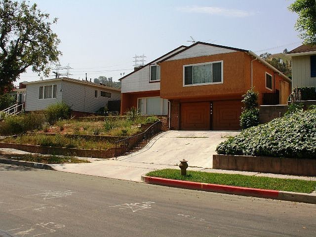 2nd image of 5626 Coliseum St