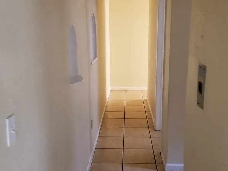 1089 Coronado Ave — Photo 6