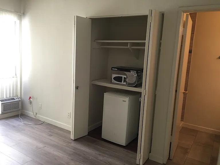 Casablanca West Apartments — Photo 7