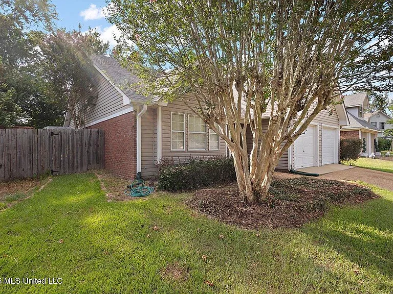 33 Peppermill Dr — Photo 2