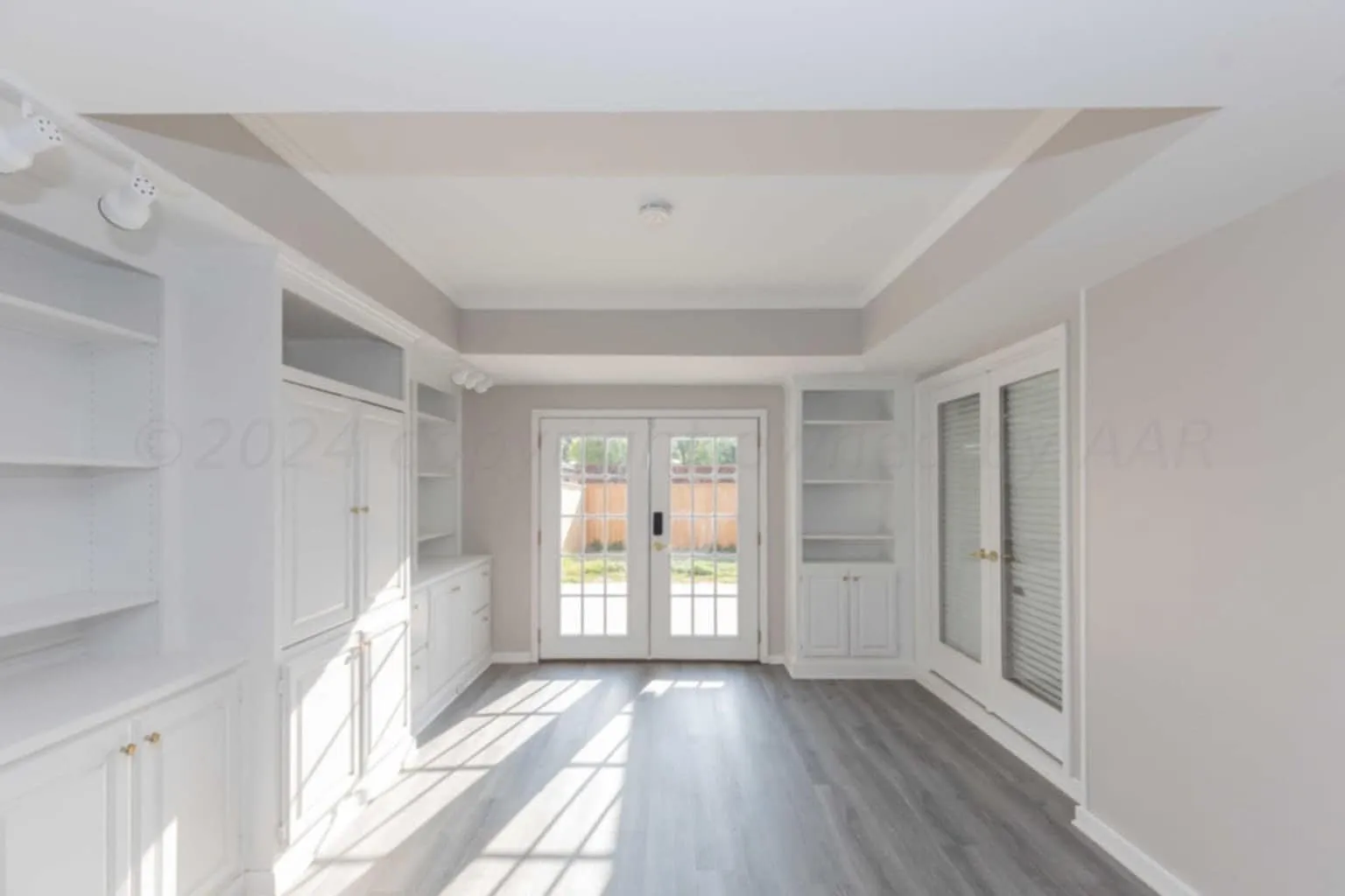 Beautiful home in Sleepy Hollow. Featuring 3 bedrooms, 3 full baths and a finished basement. — Photo 4