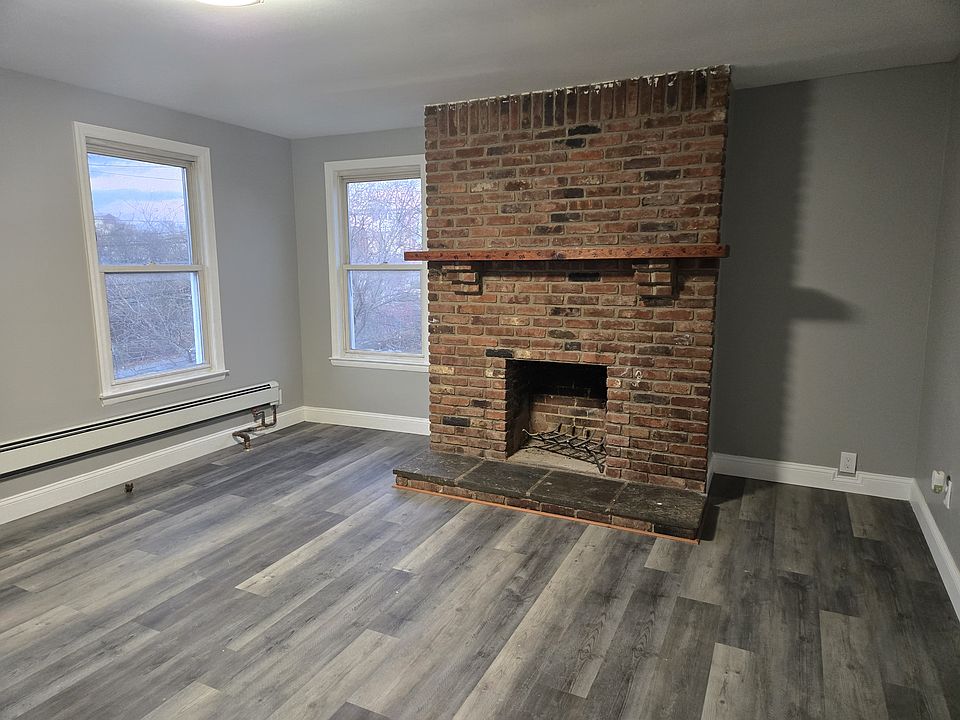 1st image of 2672 Richmond Ter Floor 2