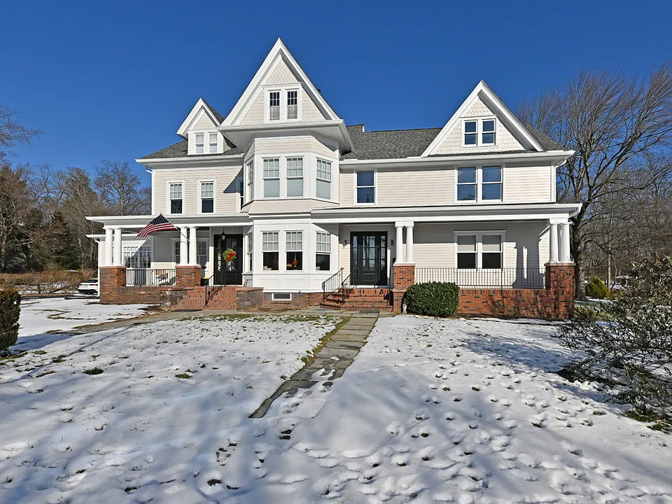 Colonial Charm