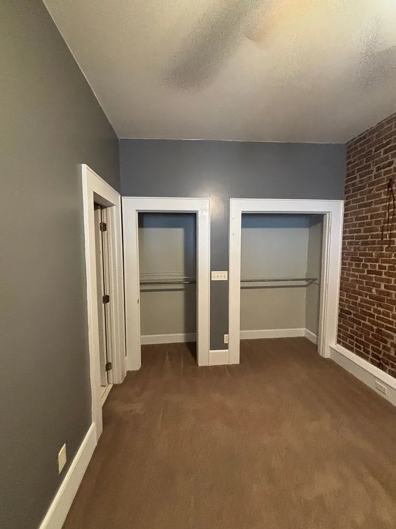 Cute Upstairs Down Town Apartment! — Photo 4