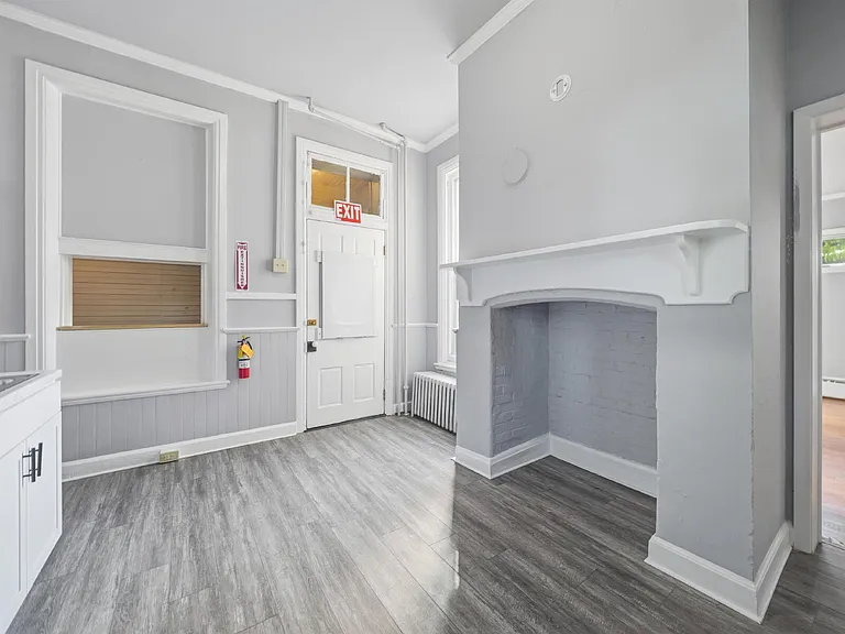 323 N Potomac St — Photo 13