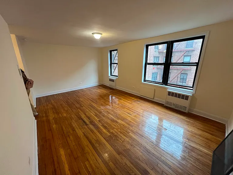 14454 Roosevelt Ave #3C — Photo 1